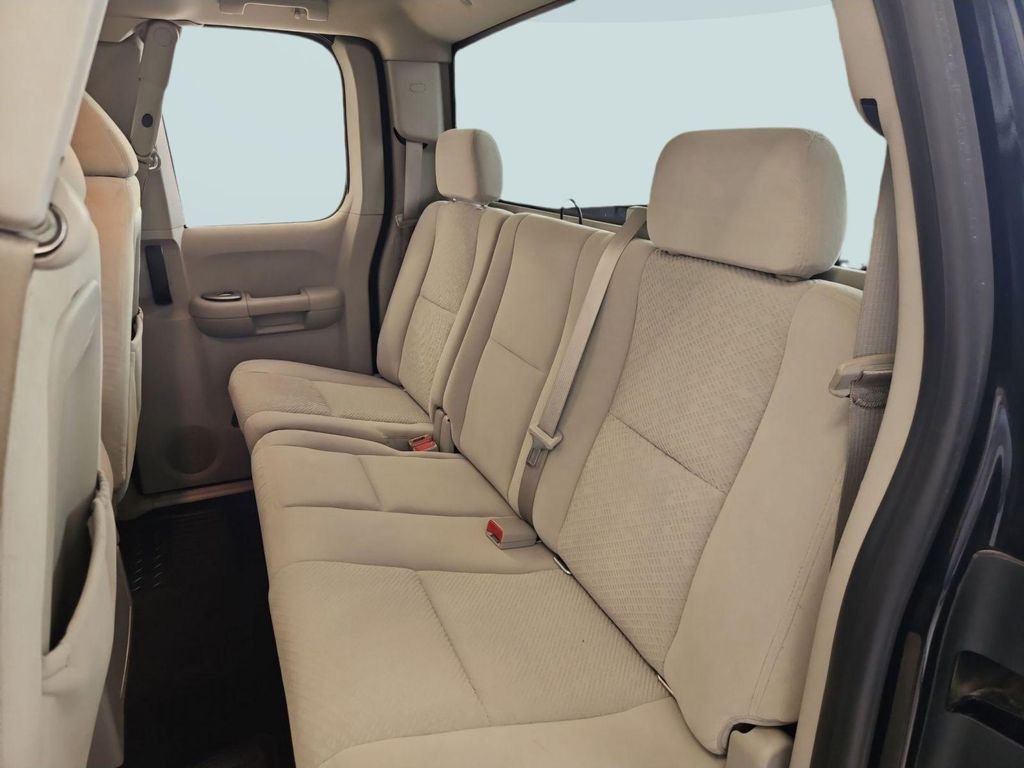 Used 2008 Black Chevrolet LT image 22