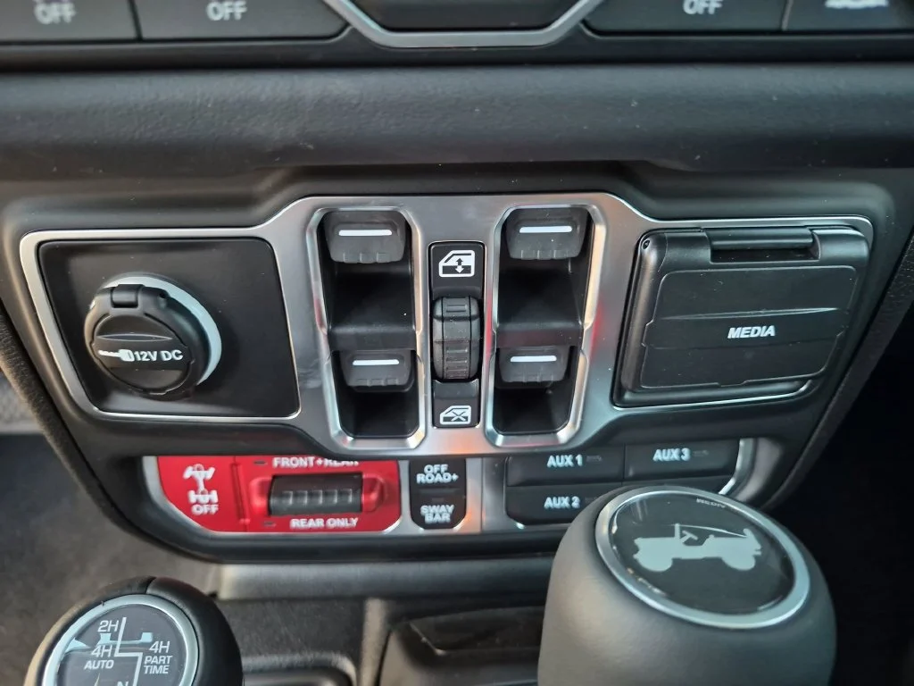 New 2027 White/off-white Jeep Rubicon X image 20