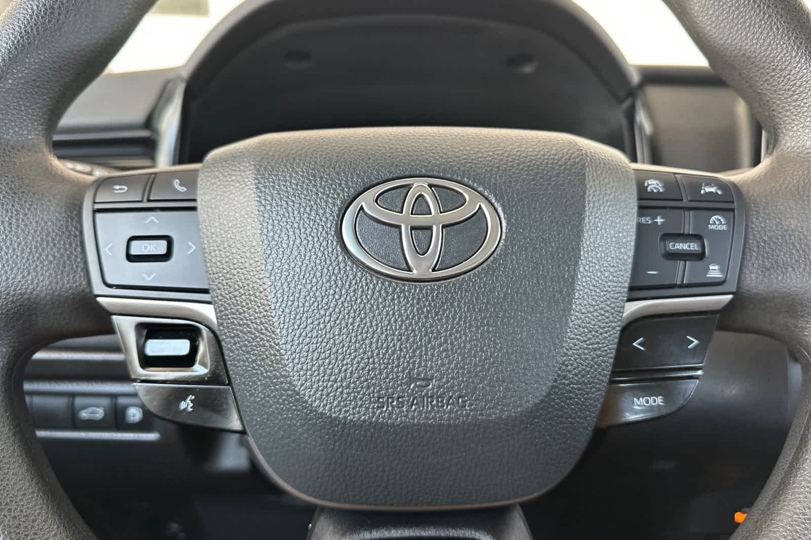 Used 2025 Ice Cap Toyota LE image 21