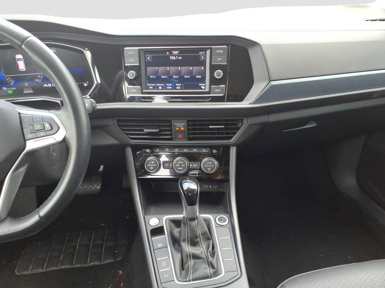 Used 2024 Platinum Gray Metallic Volkswagen SE image 10