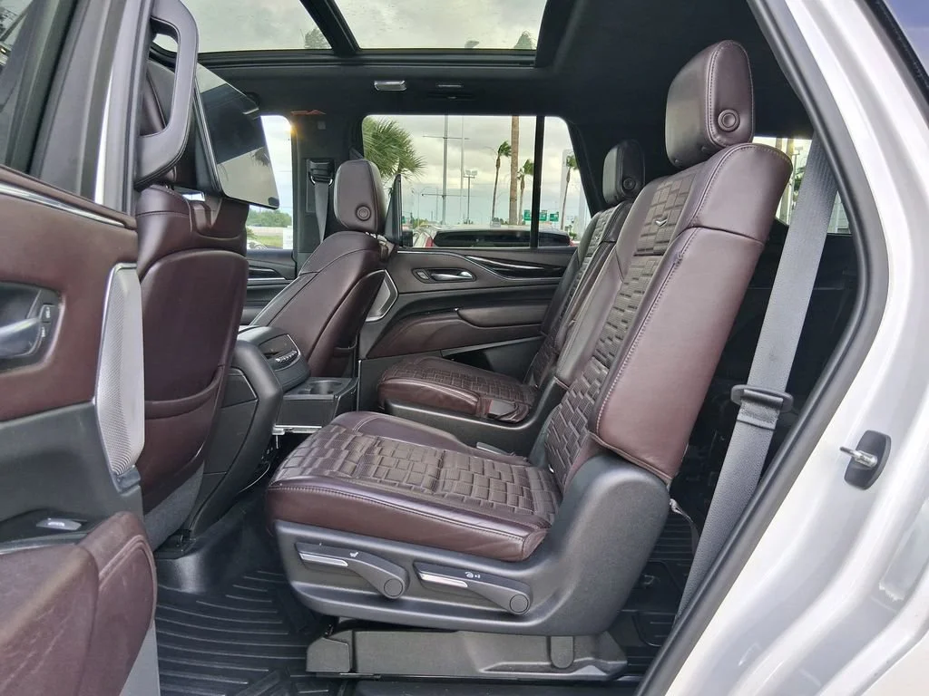 Used 2021 CRYSTAL WHITE TRICOAT Cadillac Sport Platinum image 25