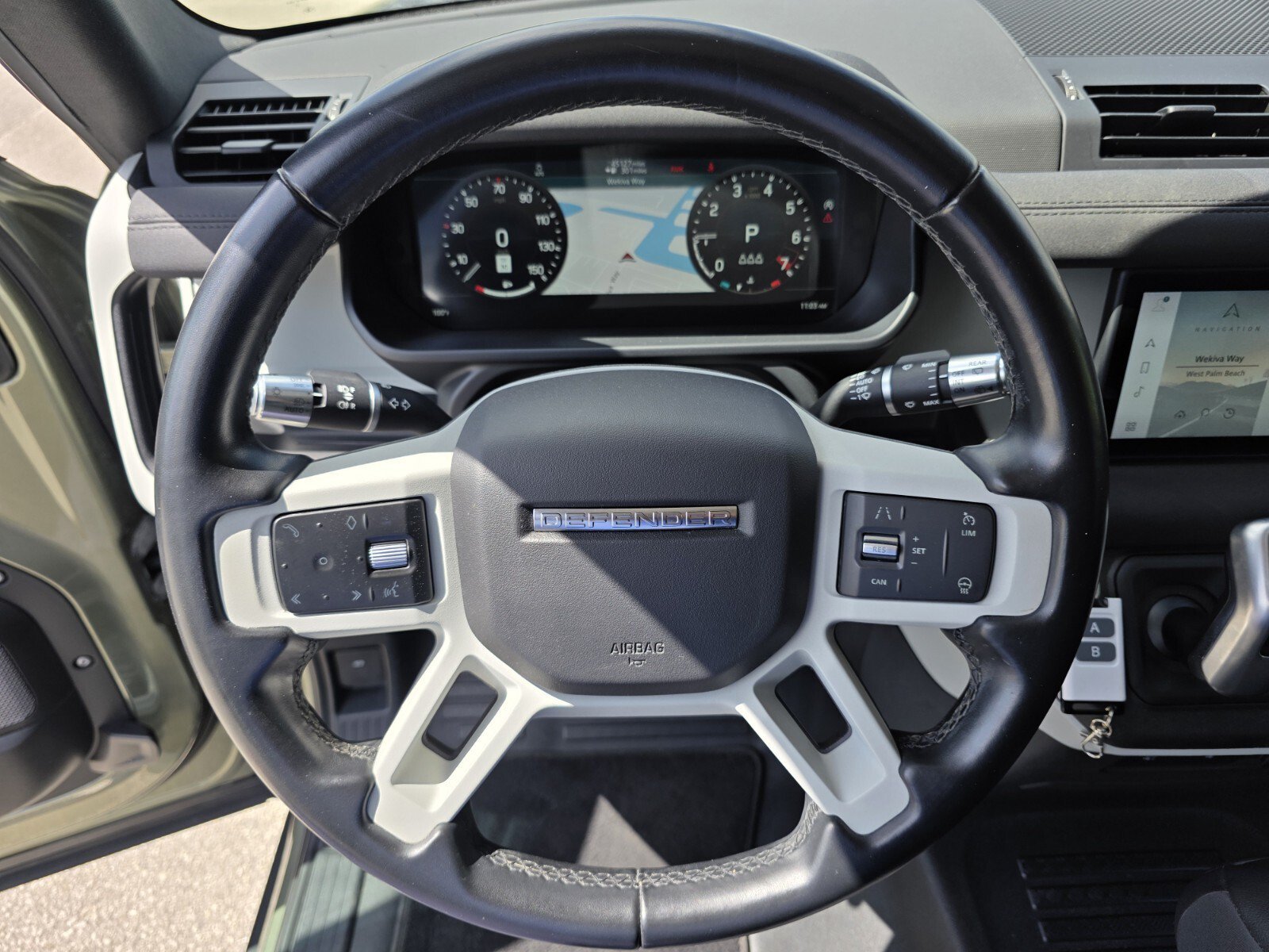 Used 2021 Pangea Green Metallic Land Rover 90 First Edition image 15