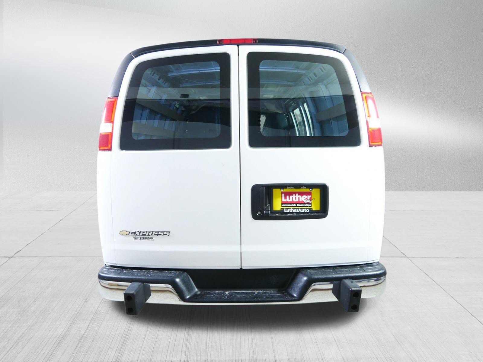 Used 2025 Summit White Chevrolet WT image 6