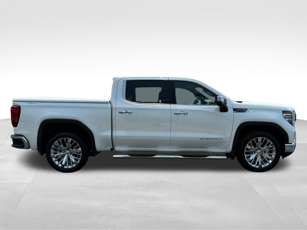 Used 2023 White GMC SLT image 4