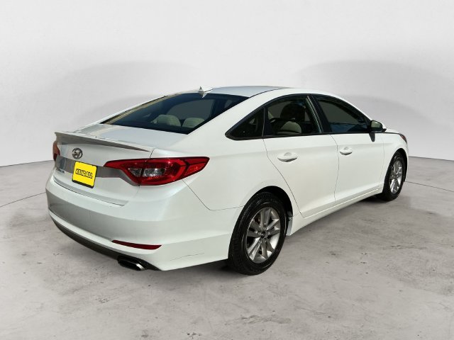 Used 2016 White Hyundai SE image 5