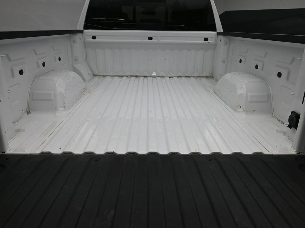 Used 2025 White Chevrolet LT image 11