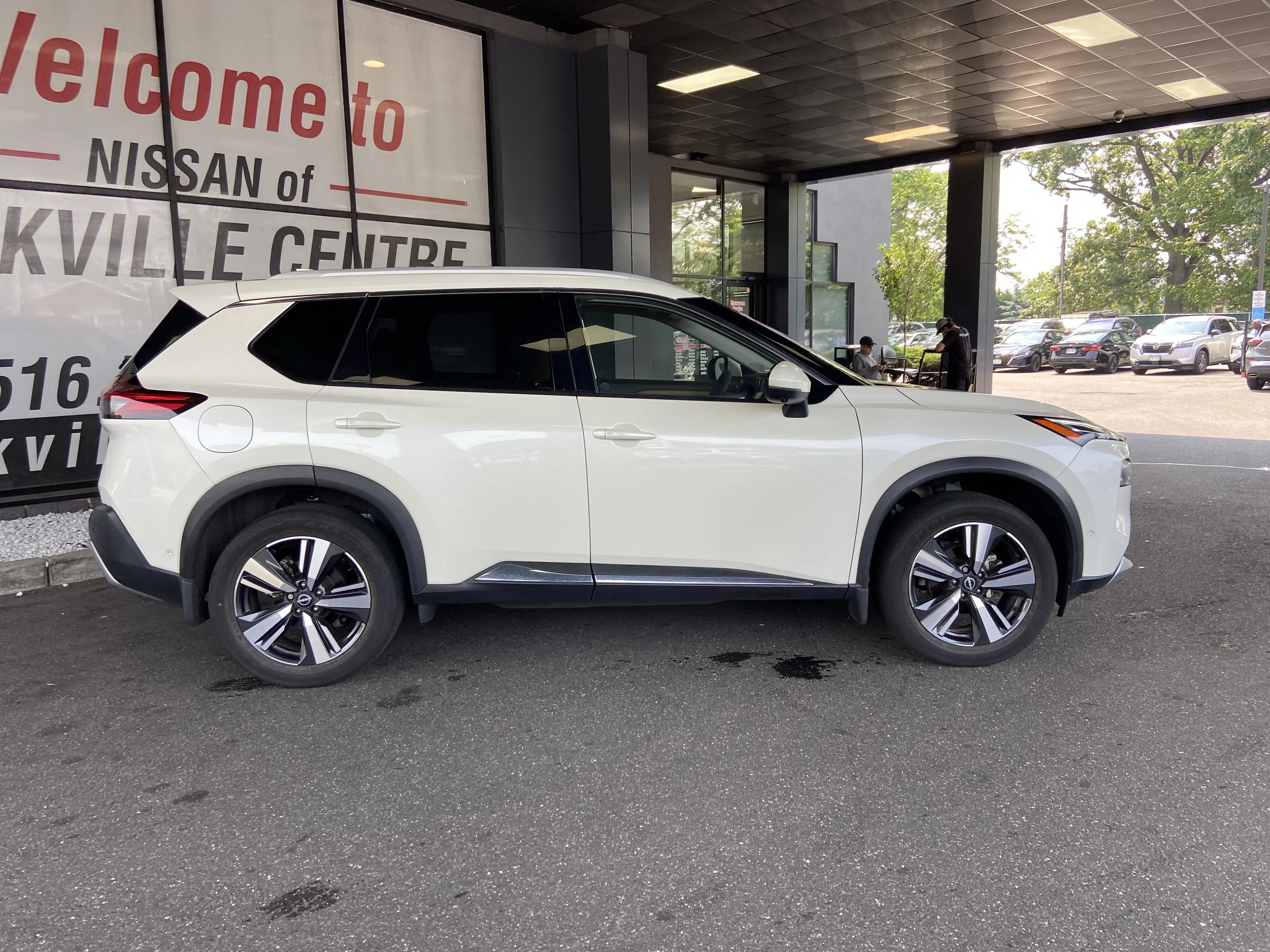 Used 2022 Pearl White Tricoat Nissan  image 6