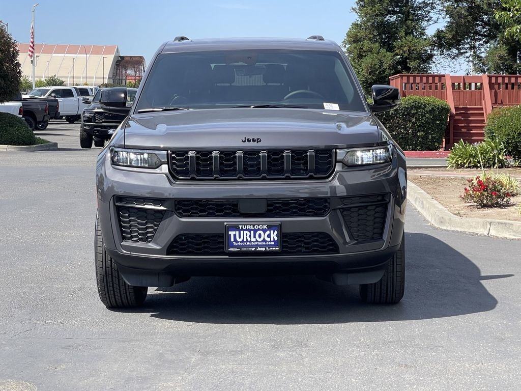 New 2026 Baltic Gray Metallic Clearcoat Jeep Altitude image 2