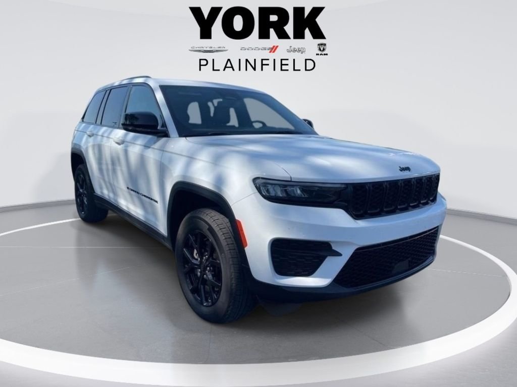 Used 2024 White Jeep Altitude image 7