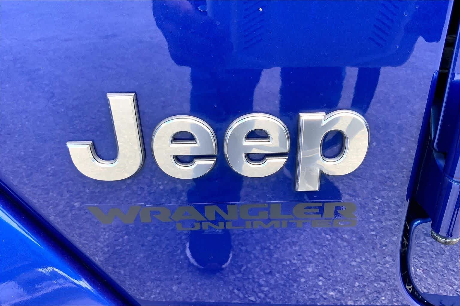 Used 2020 Ocean Blue Metallic Clearcoat Jeep Sahara image 31