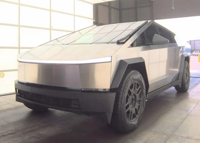 2025 Tesla Cybertruck All-Wheel Drive's photo