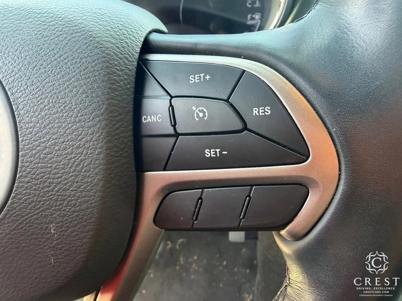 Used 2022 Diamond Black Crystal Pearlcoat Jeep Limited image 17