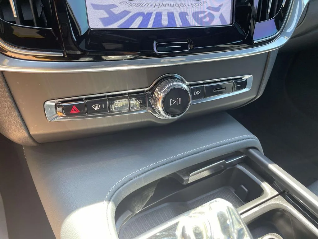 Certified Used 2023 Platinum Grey Volvo Ultimate image 22