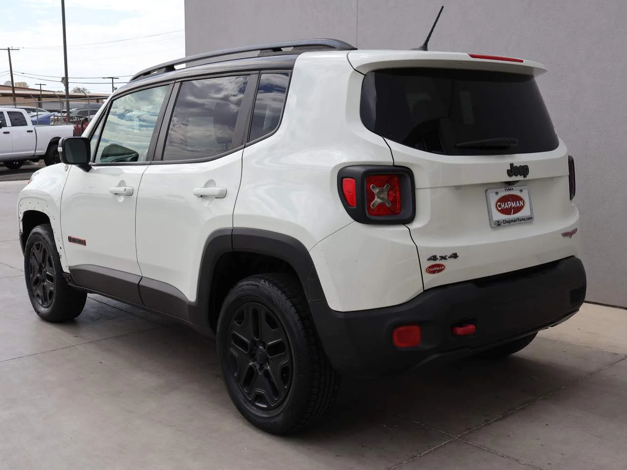 Used 2015 Alpine White Jeep Trailhawk image 3