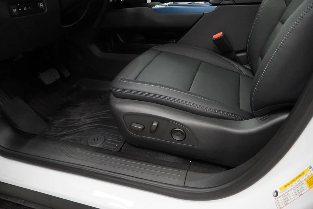 New 2026 Summit White Chevrolet LT image 21