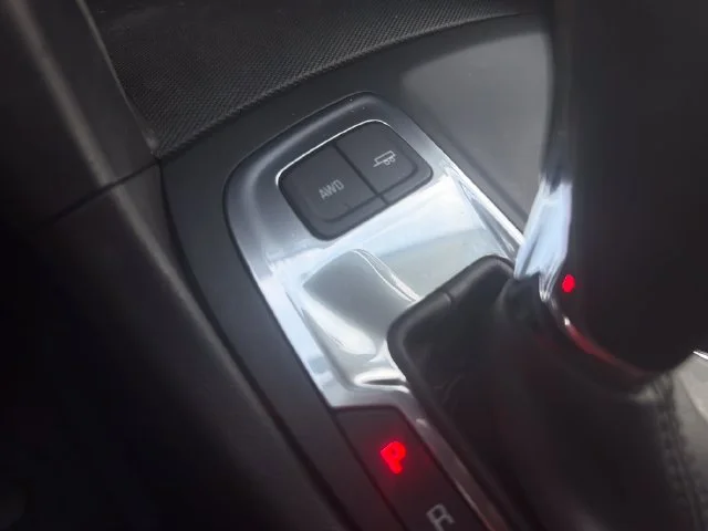 Used 2019 SUMMIT WHITE Chevrolet LT image 22