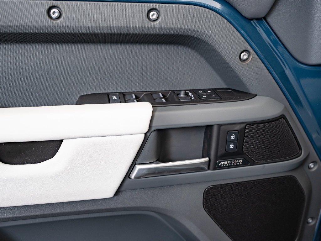 New 2026 Tasman Blue Land Rover X-Dynamic SE image 26