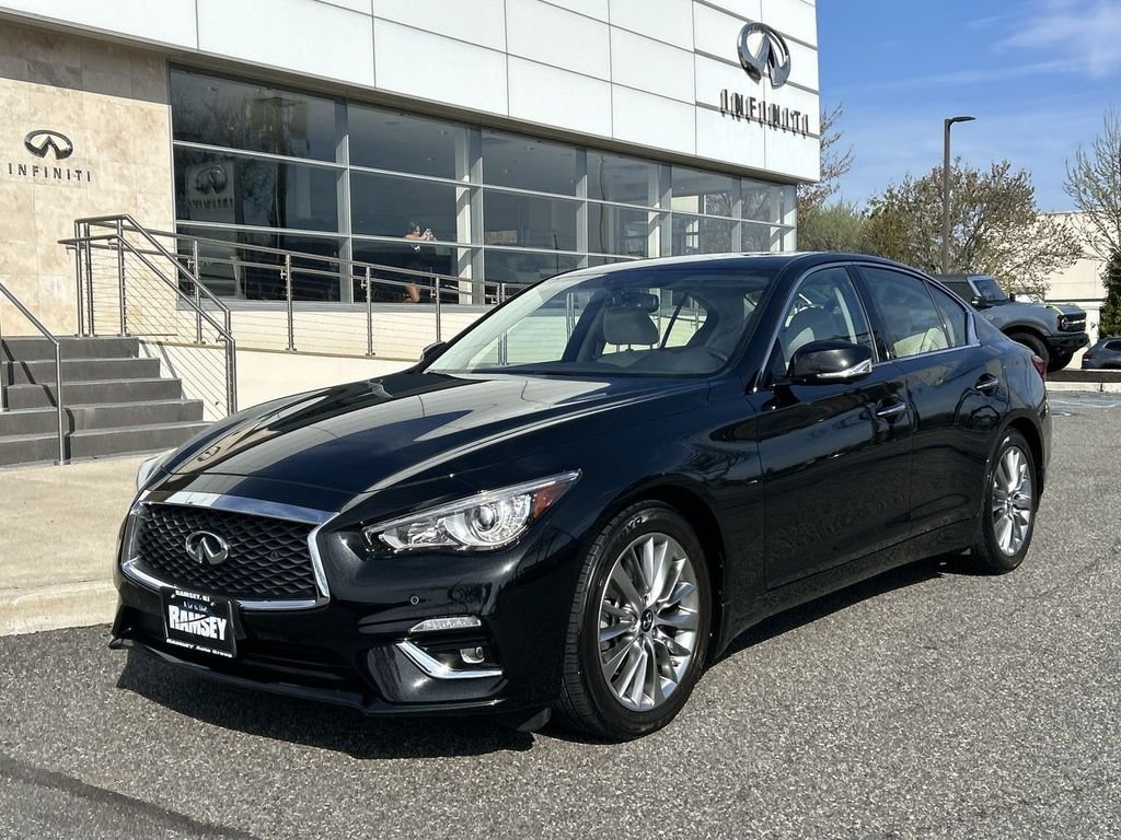 2023 INFINITI Q50 LUXE