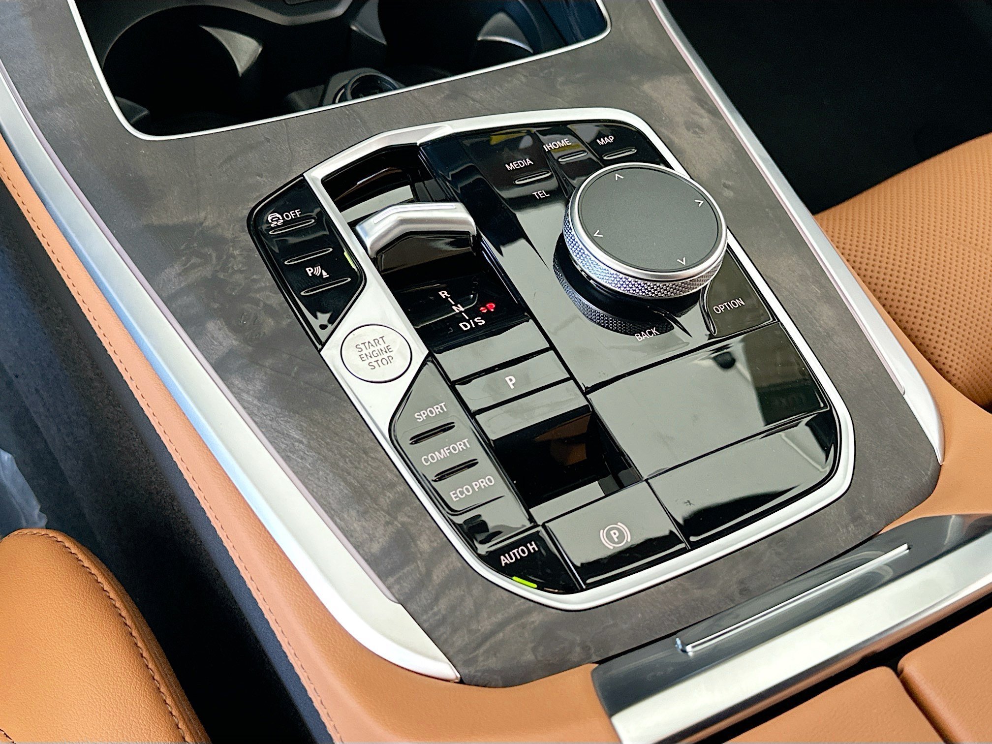 New 2026 Manhattan Green Metallic BMW sDrive40i image 14