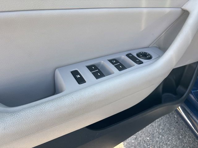Used 2017 Lakeside Blue Hyundai Sport image 17