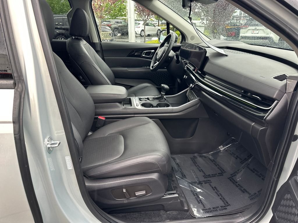 Used 2025 Ivory Kia SX Prestige image 18