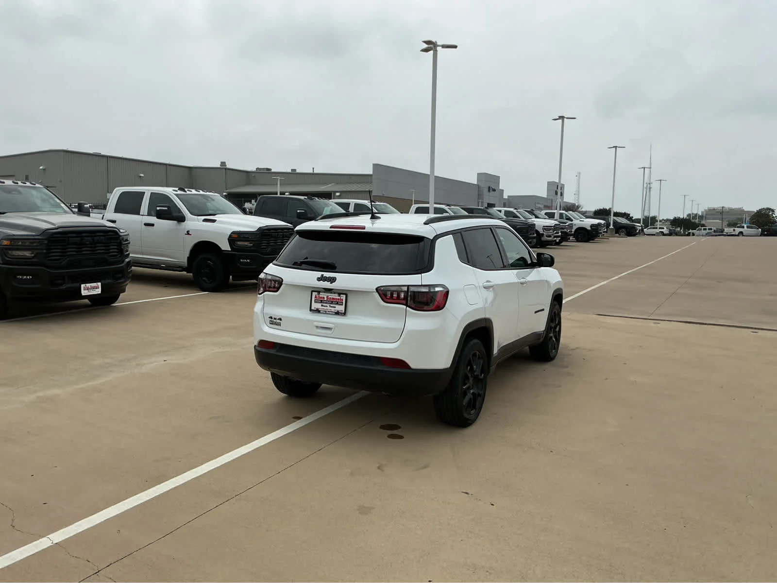 Certified Used 2025 Bright White Clearcoat Jeep Latitude image 6