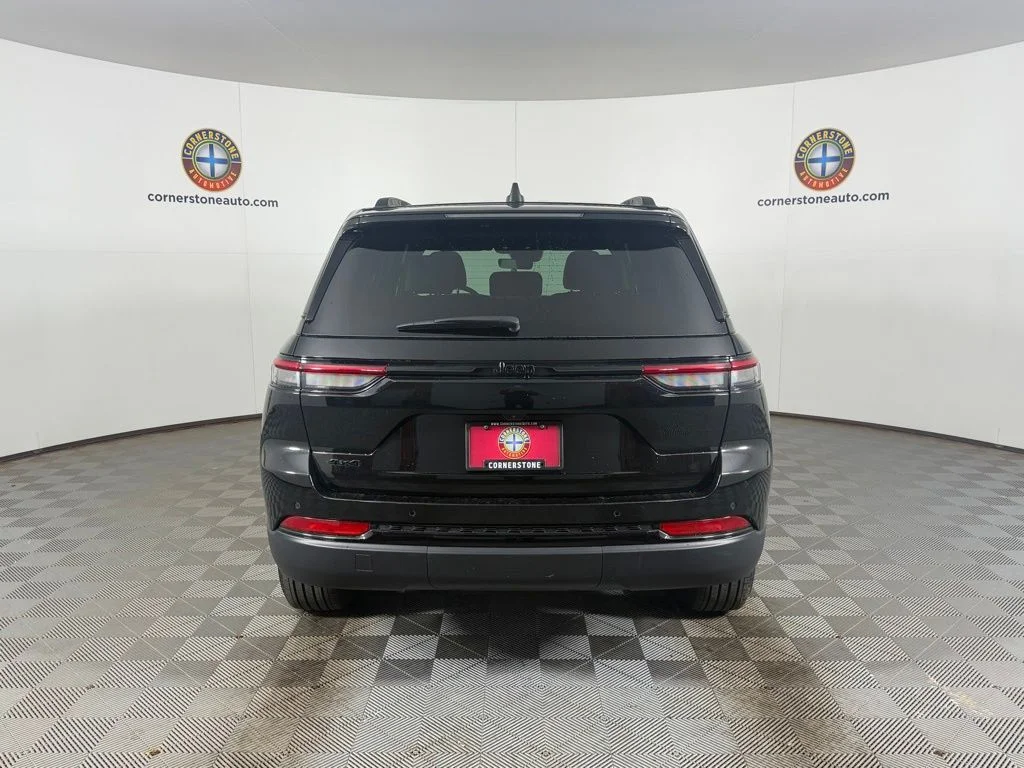 Used 2025 Diamond Black Jeep Altitude image 7