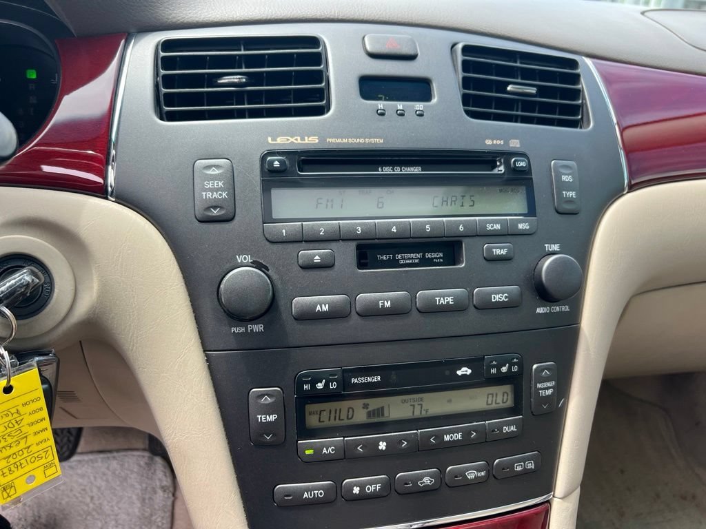 Used 2002  Lexus 300 image 28
