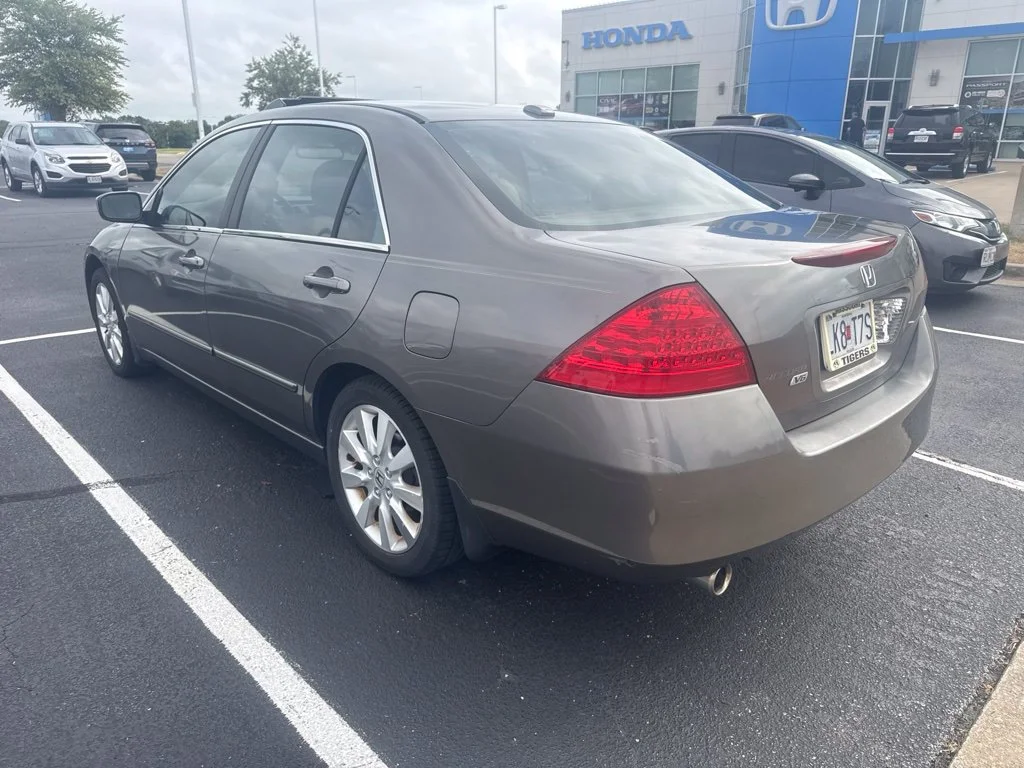 Used 2007  Honda EX-L image 4