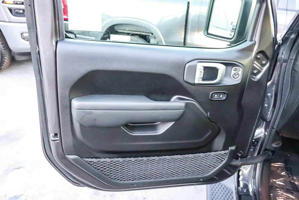 New 2026 Crystal Metallic Jeep California Edition image 23