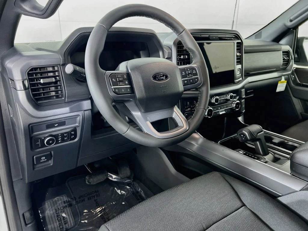 New 2026 Oxford White Ford XLT image 2