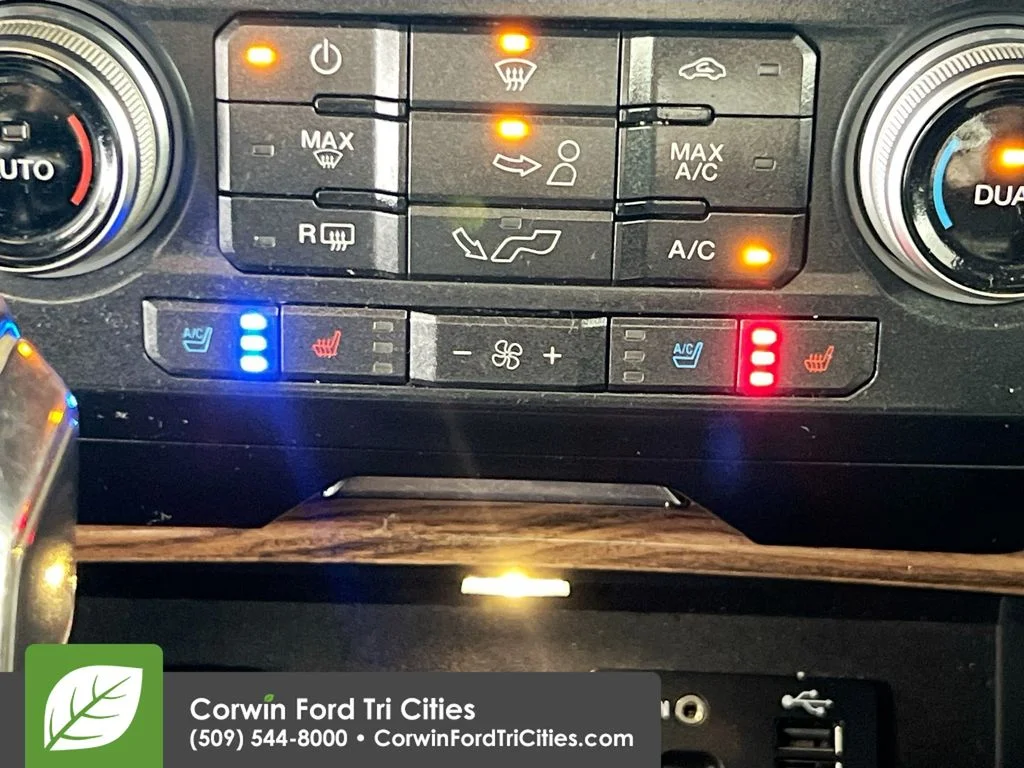 Used 2015 White Platinum Clearcoat Metallic Ford Lariat image 22