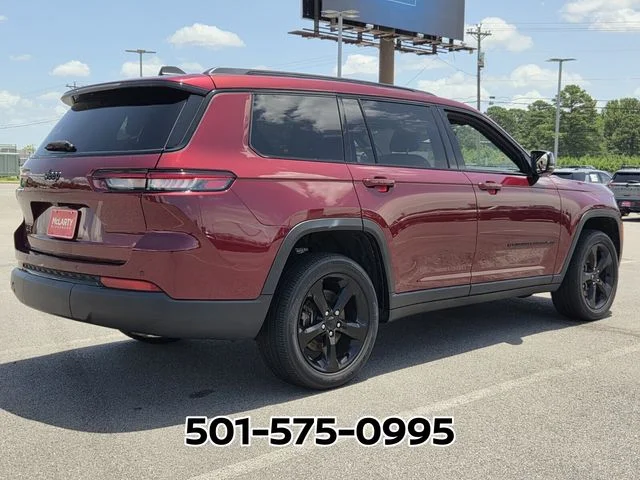 Used 2023 Red Jeep Altitude image 5