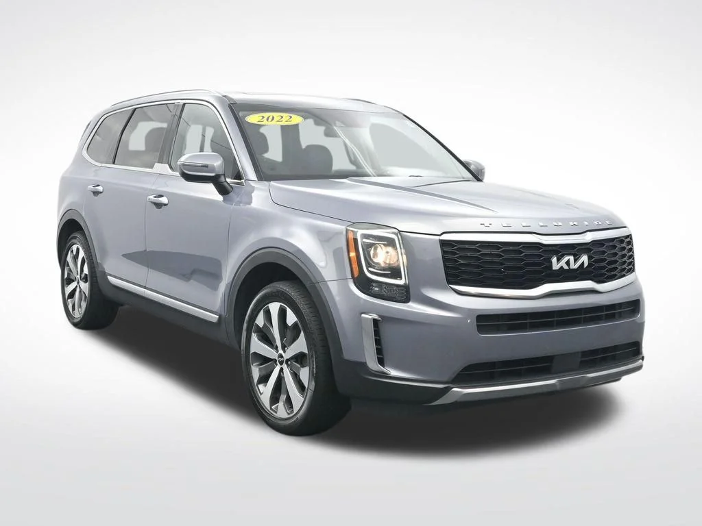 Used 2022 Everlasting Silver Kia S image 3