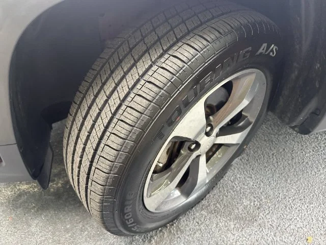 Used 2019 Red Jeep Limited image 33