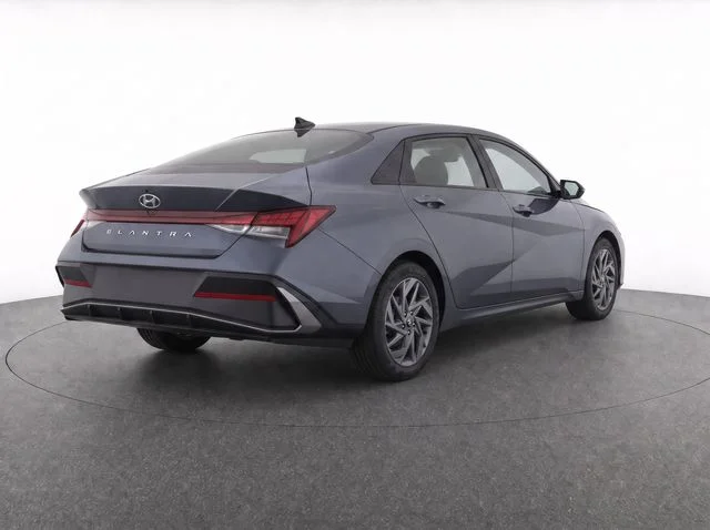 Used 2024 Gray Hyundai SEL image 5