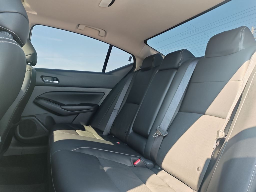Used 2025 White Nissan 2.5 SL image 14