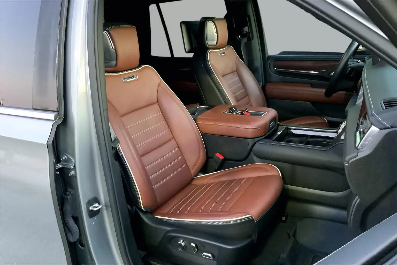 Used 2023 Sterling Metallic GMC Denali Ultimate image 9