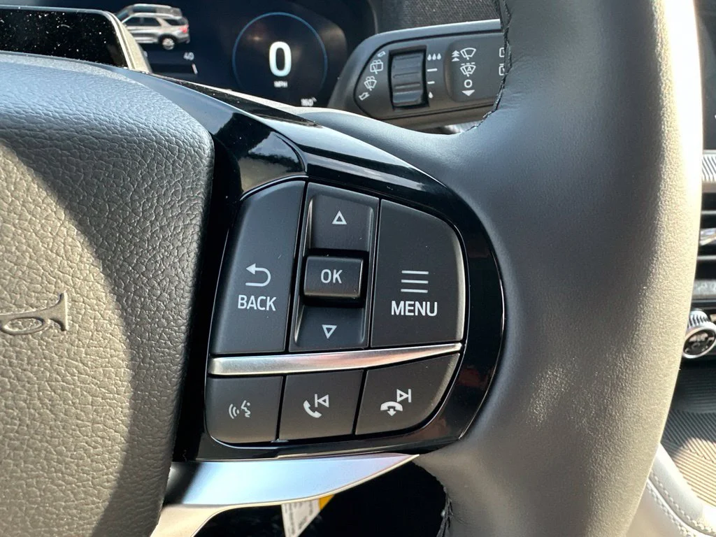 New 2027 Star White Metallic Tri-Coat Ford Platinum™ image 20