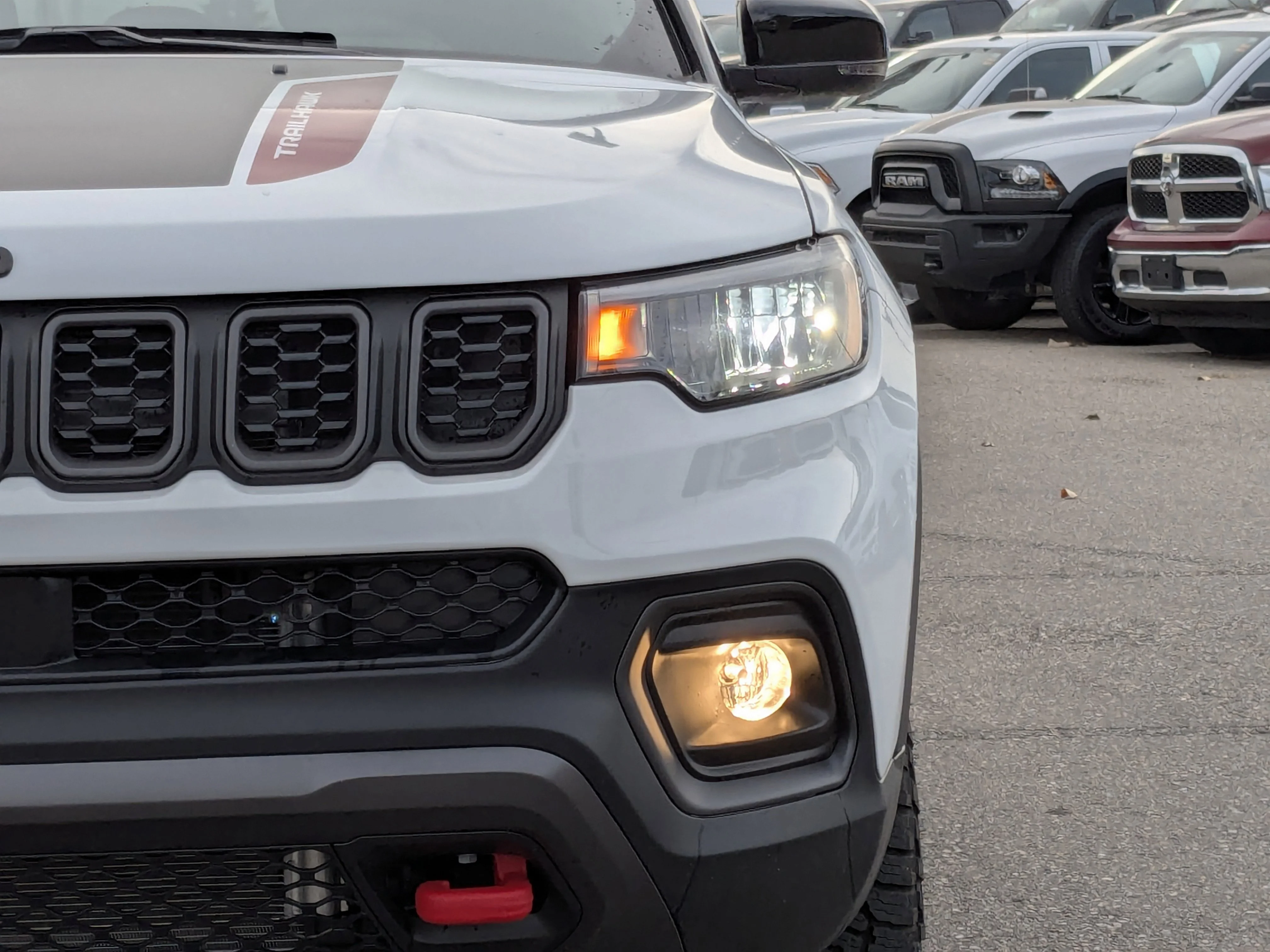 New 2026 White Jeep Trailhawk - Sun Sound & Nav Group - Pano Roof - Alpine Speakers image 10