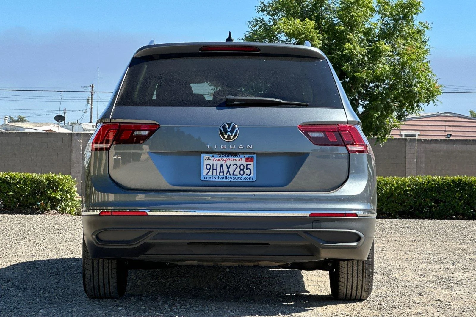 Certified Used 2023 Platinum Gray Metallic Volkswagen SE image 5