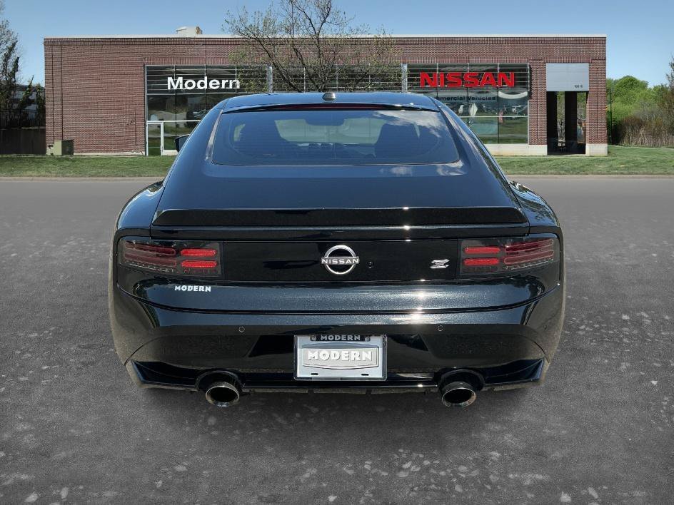 Used 2023 Black Diamond Pearl Nissan Performance image 3