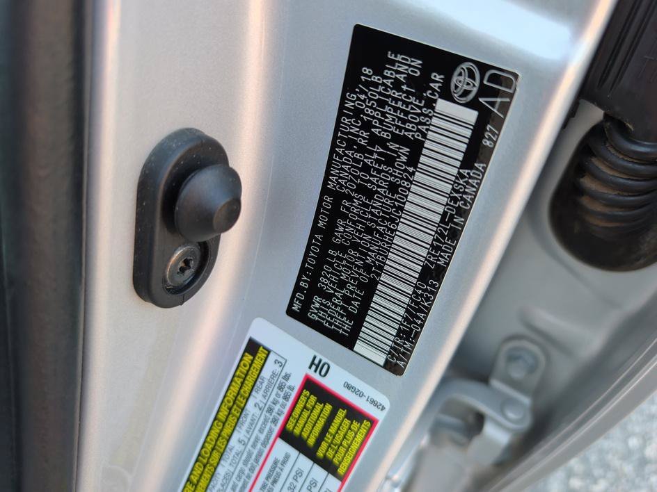 Used 2018 Classic Silver Metallic Toyota SE image 32
