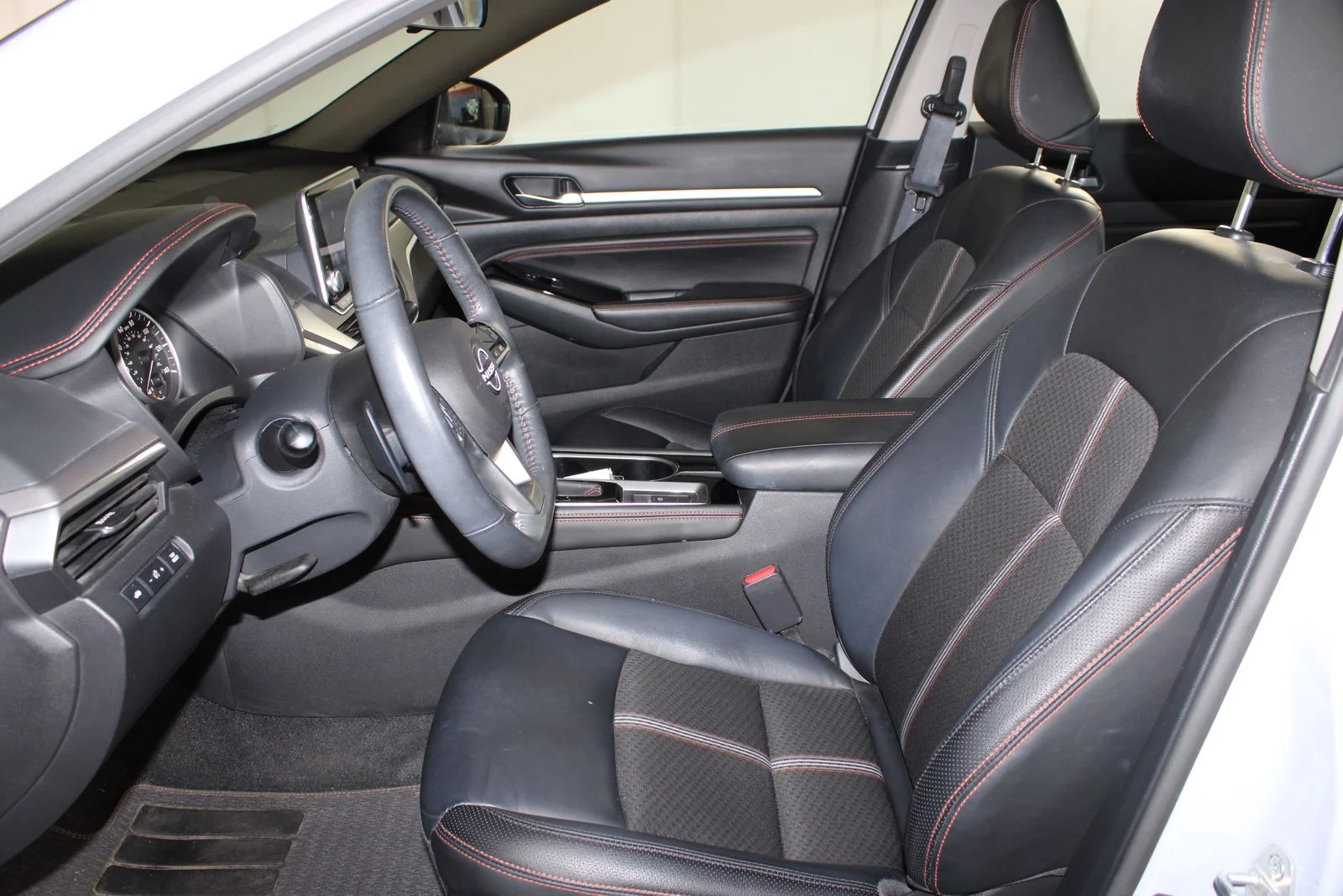Used 2023 Gray Nissan 2.5 SR image 14