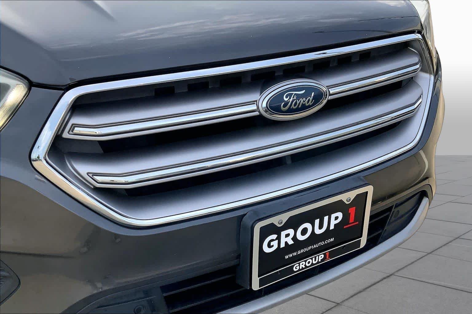 Used 2017 Magnetic Ford Titanium image 28