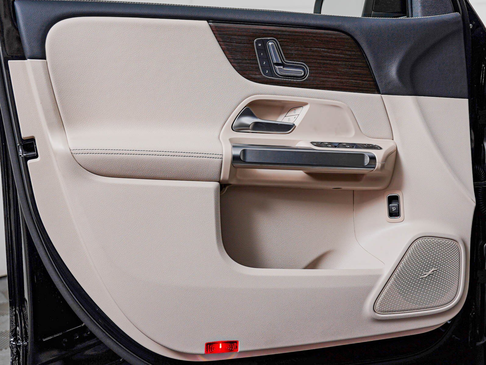 New 2026 Cosmos Black Metallic Mercedes-Benz GLB 250 image 22
