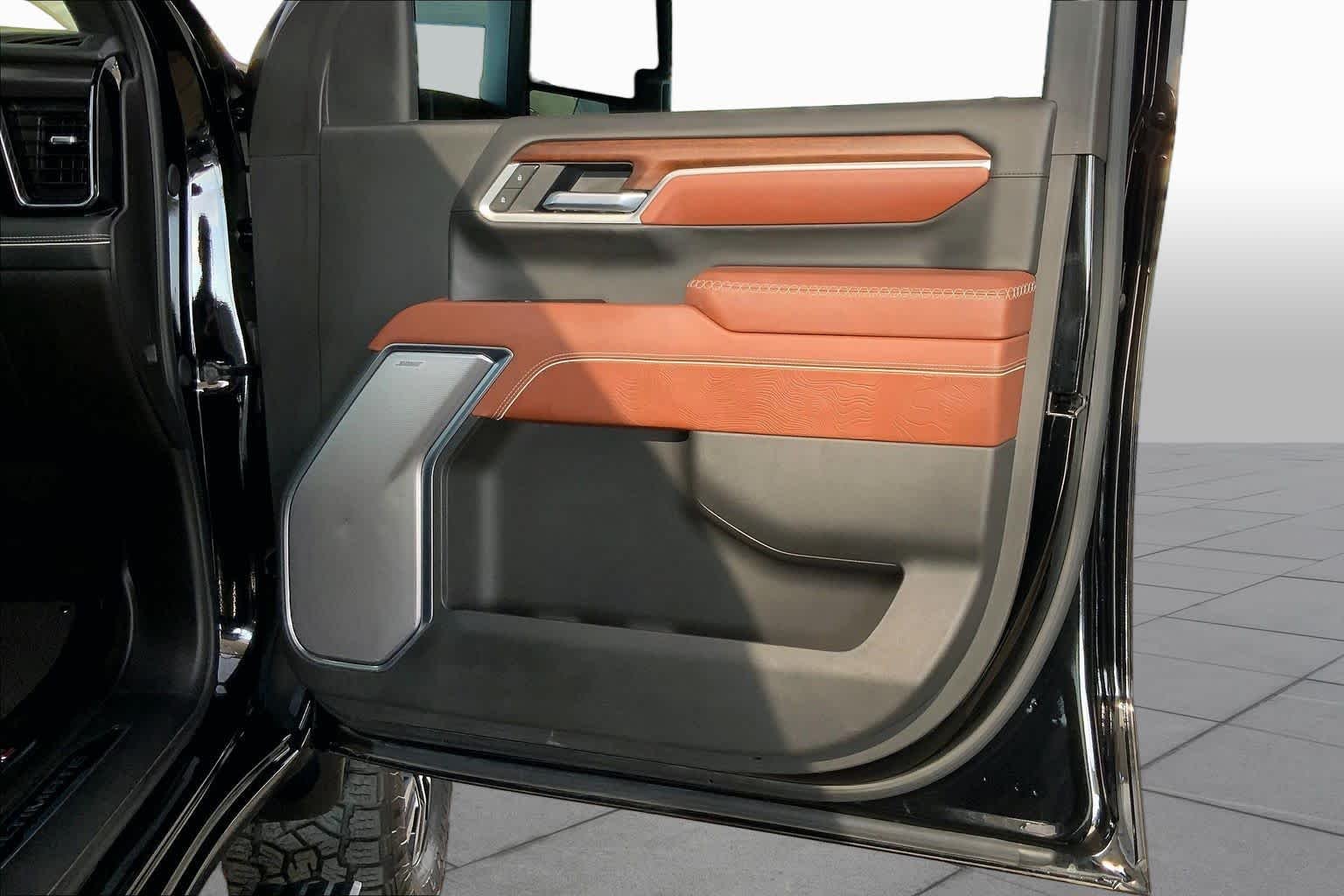 Used 2025 Onyx Black GMC Denali Ultimate image 23