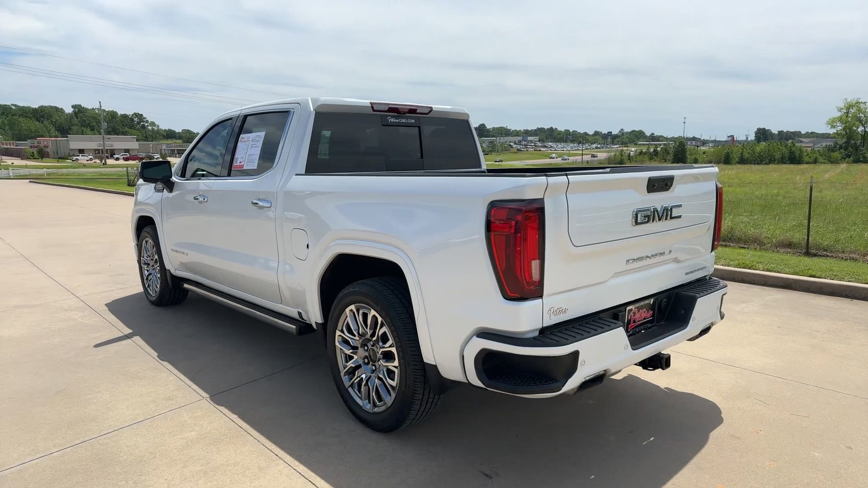 Used 2023 White Frost Tricoat GMC Denali Ultimate image 7