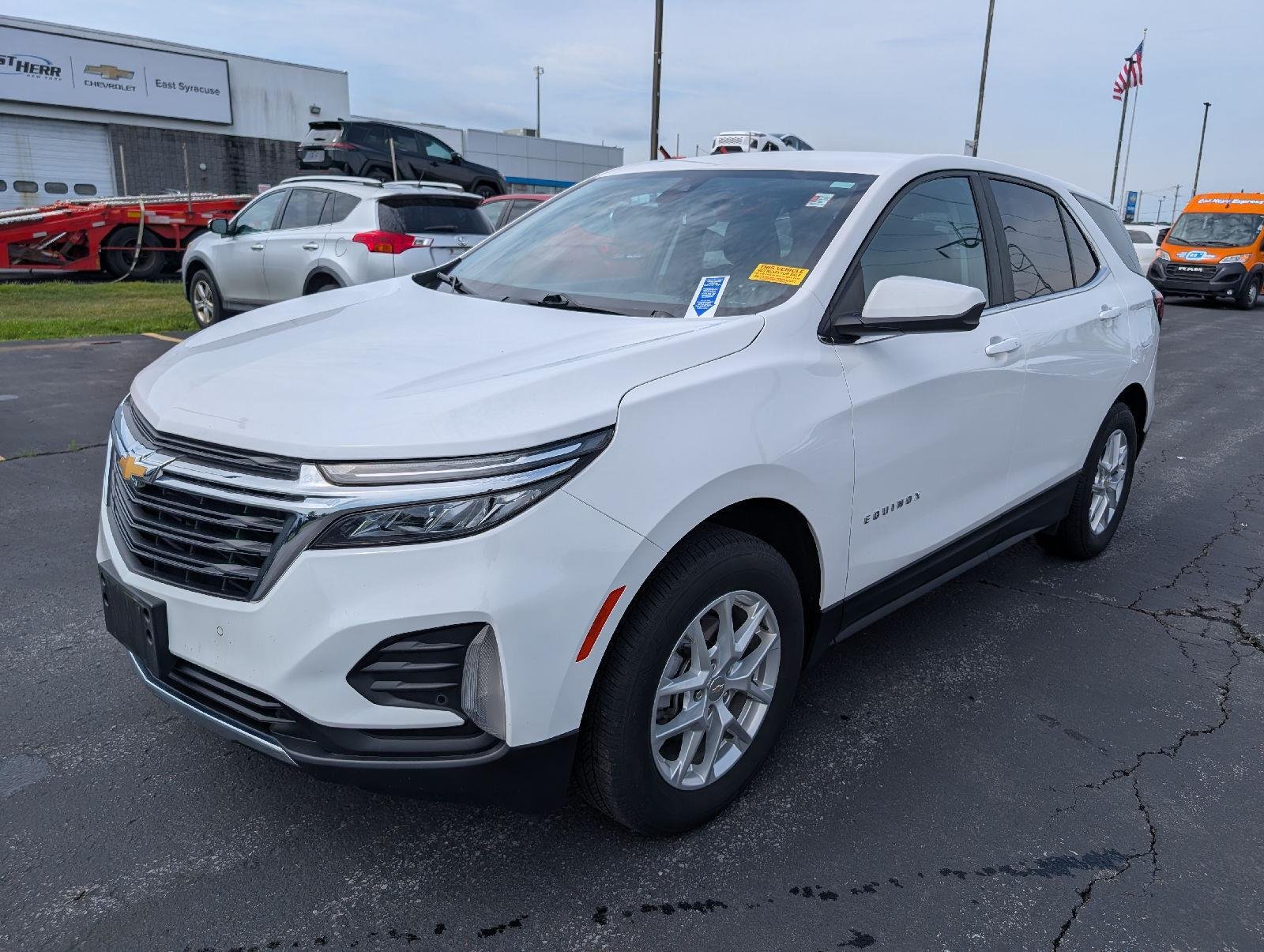 Used 2024 Summit White Chevrolet LT image 4