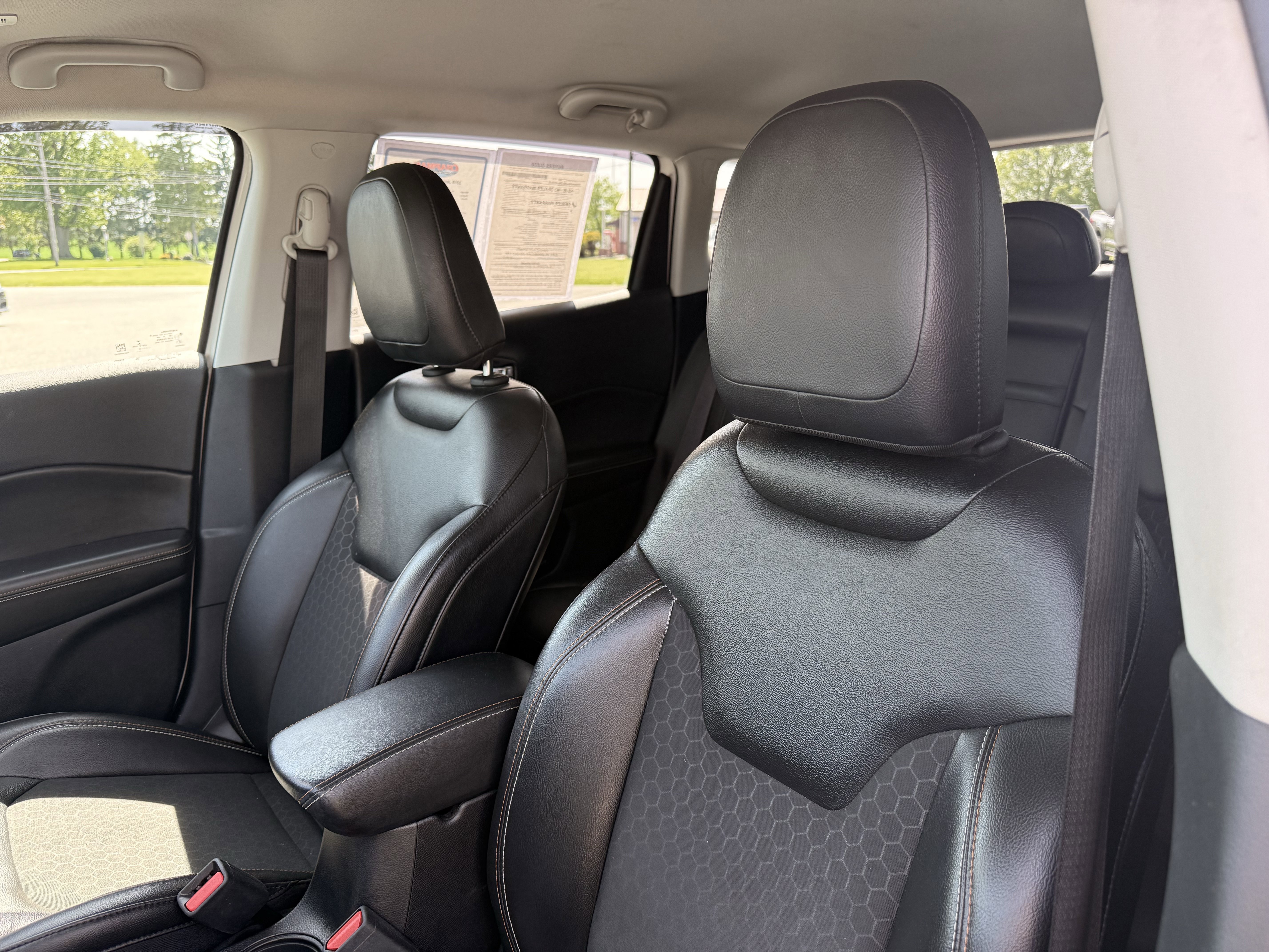 Used 2018 White Jeep Latitude image 13
